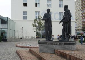 logo Skoda muzeum Mlada Boleslav Czechy ciekawostki atrakcje motoryzacja zabytki
