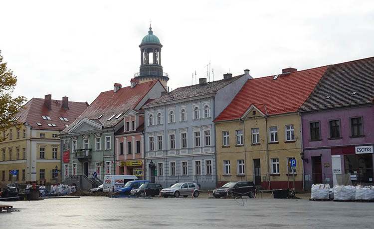 kamienice przy rynku w Rawiczu
