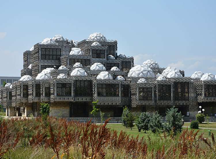 gmach Biblioteka Narodowa w Prisztinie Albania