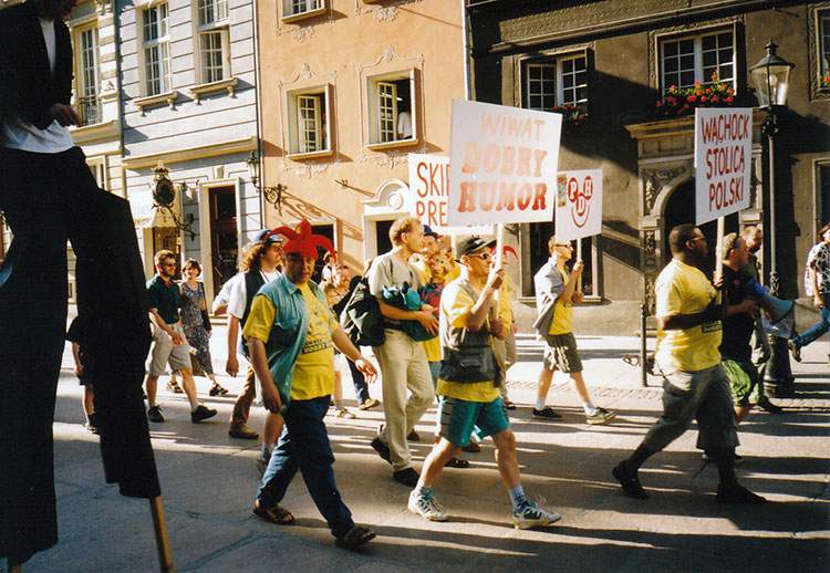 Festiwal Dobrego Humoru 2001 Gdańsk happening pierwsza demonstracja Partii Dobrego Humoru Długi Targ