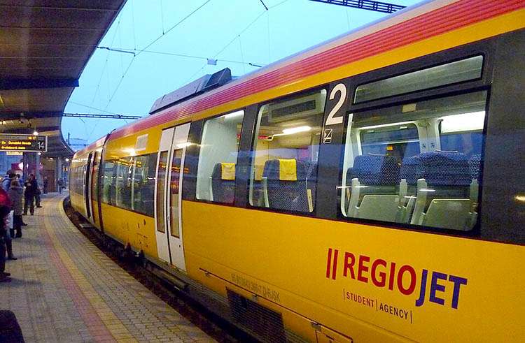 RegioJet w Czechach i w Polsce. Trasy i komfort podróży czeska kolej RegioJet wagon