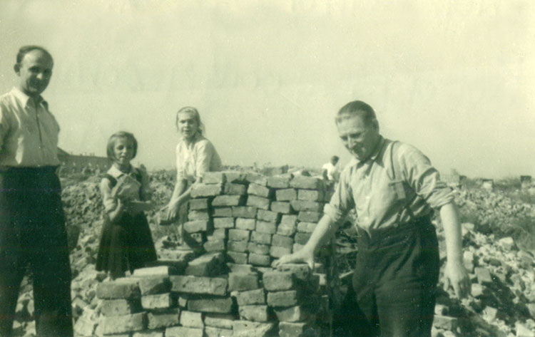 dziadek Bogusław odgruzowywanie Warszawy