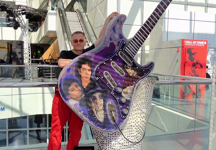 rock museum Cleveland Michael Jackson gitara